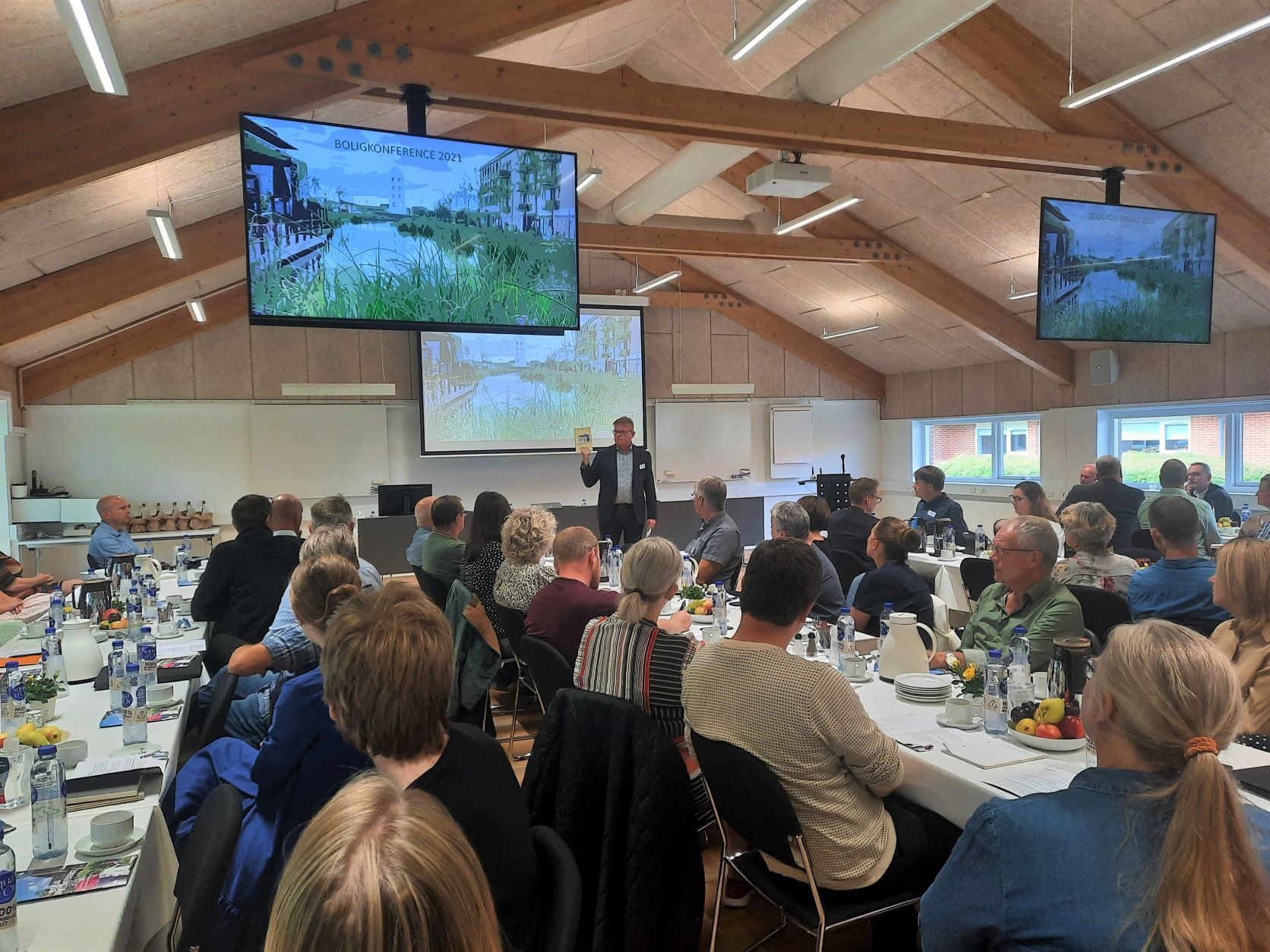 Borgmester Torben Hansen åbner Boligkonferencen med dagens første oplæg.